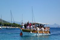 Schiff-Taxi für Zlatni Rat (Autor Neovoleo). Klicken, um das Bild in Flickr zu vergrößern (neue Nagelritze).