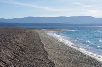 Der Strand von Zlatni Rat im Winter (auteur Josip Kirigin). Klicken, um das Bild in Flickr zu vergrößern (neue Nagelritze).