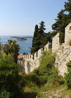 La ville de Hvar, île de Hvar en Croatie. Murailles de Hvar (auteur Vjekoslav Karadža). Cliquer pour agrandir l'image dans Flickr (nouvel onglet).