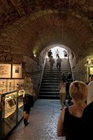 Basements of the Palace of Diocletian to Split (LenDog64 author). Click to enlarge the image in Flickr (new tab).