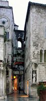 Porte von Fer Diokletianpalast bis Split (Autor Ikrokar). Klicken, um das Bild in Flickr zu vergrößern (neue Nagelritze).