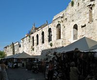 The rampart of the east of the Palace of Diocletian to Split (Kpmst7 author). Click to enlarge the image in Flickr (new tab).