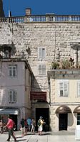 The Gate of the south of the Palace of Diocletian to Split (Kpmst7 author). Click to enlarge the image in Flickr (new tab).