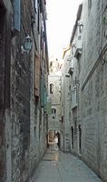 A street of the old town of Split (author Jonathan Freeman). Click to enlarge the image in Flickr (new tab).