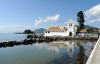 L'île de Corfou. Le monastère de Vlacherna. Cliquer pour agrandir l'image dans Adobe Stock (nouvel onglet).