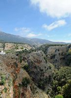 Le village d’Anopoli en Crète. Les gorges d'Aradaina. Cliquer pour agrandir l'image dans Adobe Stock (nouvel onglet).