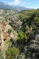 Le village d’Anopoli en Crète. Les gorges d'Aradaina. Cliquer pour agrandir l'image dans Adobe Stock (nouvel onglet).