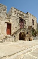 Le village d’Assomatos en Crète. Les cellules des moines du monastère Moni Preveli. Cliquer pour agrandir l'image dans Adobe Stock (nouvel onglet).