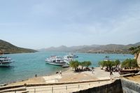 L’île de Spinalonga en Crète. Le débarcadère de l'île de Spinalonga. Cliquer pour agrandir l'image dans Adobe Stock (nouvel onglet).