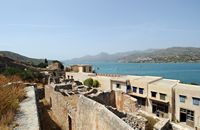 L’île de Spinalonga en Crète. Le village turc de Spinalonga. Cliquer pour agrandir l'image dans Adobe Stock (nouvel onglet).