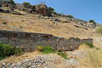 L’île de Spinalonga en Crète. La courtine de Grimani de la forteresse de Spinalonga. Cliquer pour agrandir l'image dans Adobe Stock (nouvel onglet).
