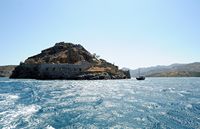 L’île de Spinalonga en Crète. La demi-lune Michiel de la forteresse de Spinalonga. Cliquer pour agrandir l'image dans Adobe Stock (nouvel onglet).