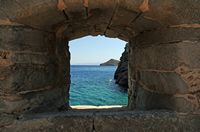 L’île de Spinalonga en Crète. La demi-lune Michiel de la forteresse de Spinalonga. Cliquer pour agrandir l'image dans Adobe Stock (nouvel onglet).