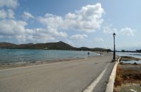 Le village d’Élounda en Crète. Pont de la presquîle de Spinalonga. Cliquer pour agrandir l'image dans Adobe Stock (nouvel onglet).