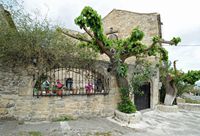 Le village d’Épiskopi en Crète. La taverne Archaia Lappa à Argyroupoli. Cliquer pour agrandir l'image dans Adobe Stock (nouvel onglet).