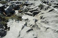 Le village de Garazo en Crète. Formation karstique de lapiaz à Aimonas. Cliquer pour agrandir l'image dans Adobe Stock (nouvel onglet).