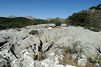 Le village de Garazo en Crète. Formation karstique de lapiaz à Aimonas. Cliquer pour agrandir l'image dans Adobe Stock (nouvel onglet).