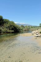 Le village de Georgioupoli en Crète. L'embouchure de la rivière Kalyvaki. Cliquer pour agrandir l'image dans Adobe Stock (nouvel onglet).