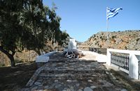 Le village de Goniès en Crète. Monument au Morts fusillés près des gorges de Gonies. Cliquer pour agrandir l'image dans Adobe Stock (nouvel onglet).