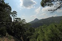 Le village de Koutsouras en Crète. Le massif de Thrypti. Cliquer pour agrandir l'image dans Adobe Stock (nouvel onglet).