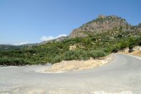 Le village de Koutsouras en Crète. Le mont Afentis. Cliquer pour agrandir l'image dans Adobe Stock (nouvel onglet).