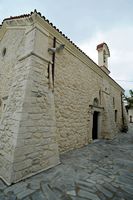 Le village de Myrtia en Crète. L'église de la Transfiguration du Sauveur. Cliquer pour agrandir l'image dans Adobe Stock (nouvel onglet).