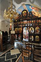 Le village de Néapolis en Crète. Le monastère de Koufi Petra. Cliquer pour agrandir l'image dans Adobe Stock (nouvel onglet).
