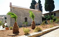 Le village de Néapolis en Crète. L'église Sainte-Trinité du monastère d'Aréti. Cliquer pour agrandir l'image dans Adobe Stock (nouvel onglet).