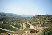 Le village de Palékastro en Crète. La baie de Sitia vue depuis le monastère de Moni Toplou. Cliquer pour agrandir l'image dans Adobe Stock (nouvel onglet).