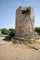 Le village de Palékastro en Crète. Ancien moulin à huile du monastère de Moni Toplou. Cliquer pour agrandir l'image dans Adobe Stock (nouvel onglet).