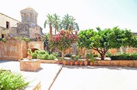Le monastère d'Agia Triada en Crète. Les jardins. Cliquer pour agrandir l'image dans Adobe Stock (nouvel onglet).