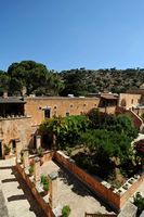 Le monastère d'Agia Triada en Crète. L'aile nord. Cliquer pour agrandir l'image dans Adobe Stock (nouvel onglet).