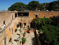 Le monastère d'Agia Triada en Crète. L'aile nord. Cliquer pour agrandir l'image dans Adobe Stock (nouvel onglet).