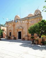 Le monastère d'Agia Triada en Crète. Façade de l'église. Cliquer pour agrandir l'image dans Adobe Stock (nouvel onglet).