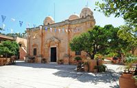 Le monastère d'Agia Triada en Crète. Façade de l'église. Cliquer pour agrandir l'image dans Adobe Stock (nouvel onglet).