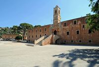 Le monastère d'Agia Triada en Crète. Entrée. Cliquer pour agrandir l'image dans Adobe Stock (nouvel onglet).