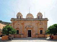 Le monastère d'Agia Triada en Crète. Façade de l'église. Cliquer pour agrandir l'image dans Adobe Stock (nouvel onglet).