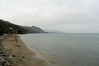 Le village de Plakias en Crète. La plage de Korakas à Rodakino. Cliquer pour agrandir l'image dans Adobe Stock (nouvel onglet).