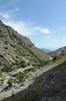 Le village de Plakias en Crète. La mer de Libye vue depuis la chapelle Saint-Nicolas dans les gorges de Kotsifos. Cliquer pour agrandir l'image dans Adobe Stock (nouvel onglet).