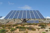 Le village de Zakros en Crète. Centrale solaire à Sitanos. Cliquer pour agrandir l'image dans Adobe Stock (nouvel onglet).