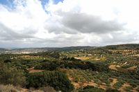 La ville d’Archanès en Crète. Archanes vue depuis le mont Giouchtas. Cliquer pour agrandir l'image dans Adobe Stock (nouvel onglet).