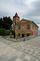 Le quartier de l’Esplanade de la ville de Corfou. L'église Notre-Dame du Port. Cliquer pour agrandir l'image dans Adobe Stock (nouvel onglet).