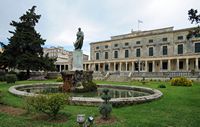 Le quartier de l’Esplanade de la ville de Corfou. Le palais royal. Cliquer pour agrandir l'image dans Adobe Stock (nouvel onglet).