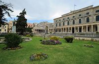 Le quartier de l’Esplanade de la ville de Corfou. Le palais royal. Cliquer pour agrandir l'image dans Adobe Stock (nouvel onglet).