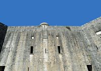 La nouvelle forteresse de la ville de Corfou. Les baraquements anglais. Cliquer pour agrandir l'image dans Adobe Stock (nouvel onglet).