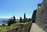 La nouvelle forteresse de la ville de Corfou. La rampe d'accès. Cliquer pour agrandir l'image dans Adobe Stock (nouvel onglet).