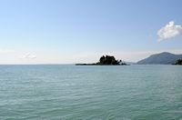 La presqu’île de Kanóni à Corfou. L'île de Pondikonissi. Cliquer pour agrandir l'image dans Adobe Stock (nouvel onglet).