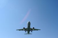 La presqu’île de Kanóni à Corfou. Airbus A320 de la compagnie Aegean Airlines au-dessus de la lagune de Chalikiopoulos. Cliquer pour agrandir l'image dans Adobe Stock (nouvel onglet).