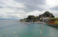 La vieille forteresse de la ville de Corfou. Vue depuis l'esplanade. Cliquer pour agrandir l'image dans Adobe Stock (nouvel onglet).