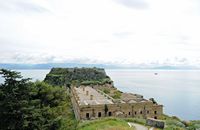 La vieille forteresse de la ville de Corfou. L'hôpital britannique. Cliquer pour agrandir l'image dans Adobe Stock (nouvel onglet).